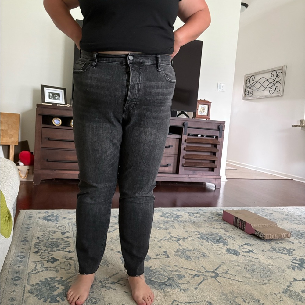 a.n.a black high-rise straight jeans